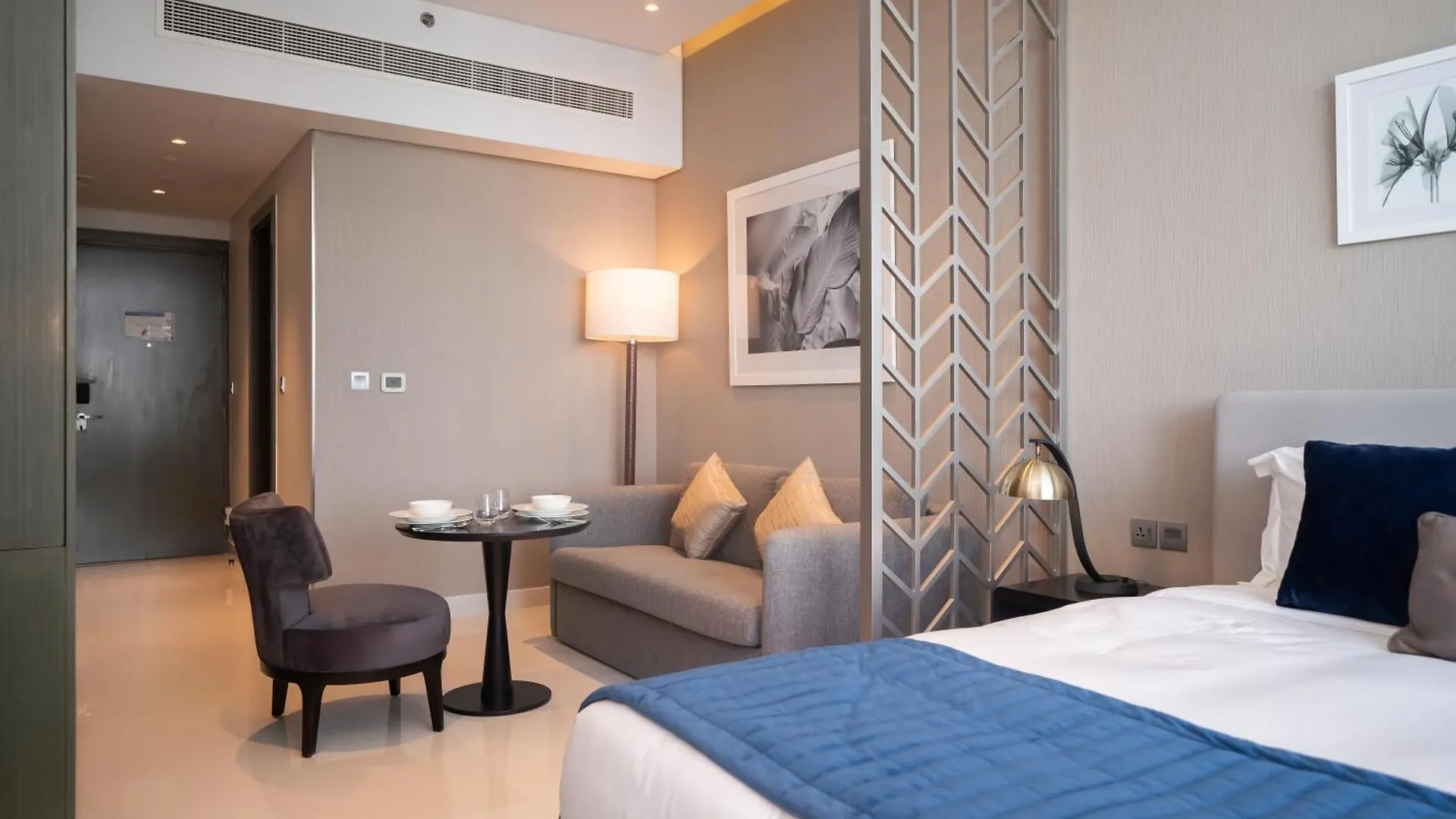شقة Luton Vacation Homes - Damac Maison Prive Studio, Canal View, Dubai - 16Ab03